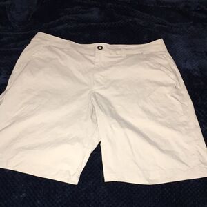 Beautiful 3 pocket import poly tan beige flat front under Armour golf shorts 38